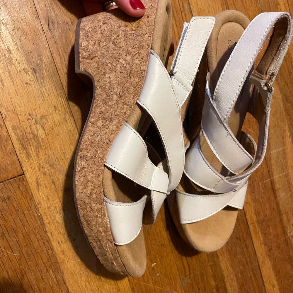 Clarks White and Tan Platform Sandals - Picture 3 of 4